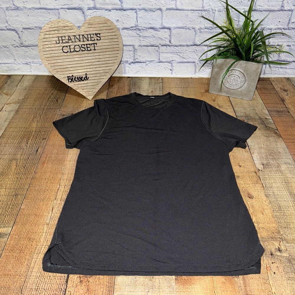 Lululemon All Terrain Short Sleeve size M